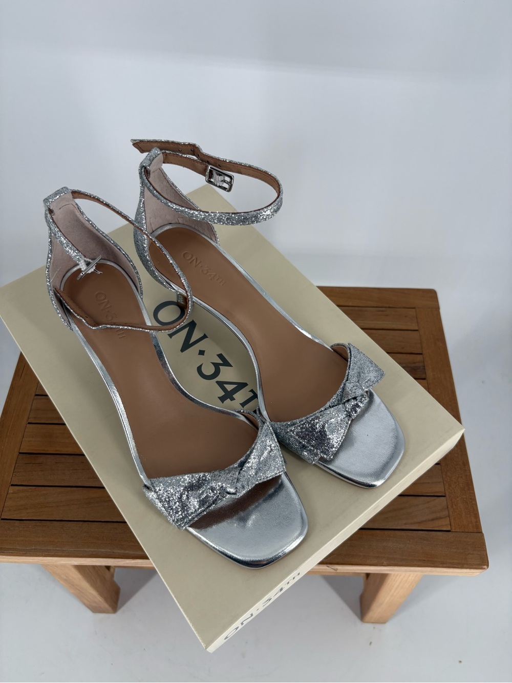 New Women’s on 34 th Silver Ankle-Strap Glitter Sandals for Women size 8.5 M